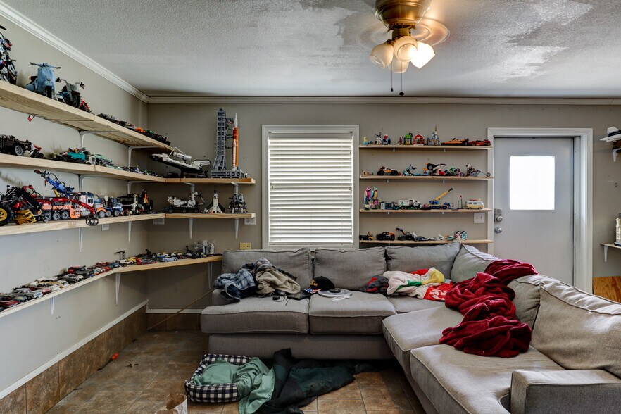 More Photos Of 206 & 208 S Meridian St, Washington Office For Sale