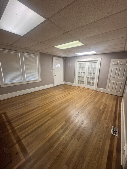 More Photos Of 1421 N Limestone St, Gaffney Office For Sale