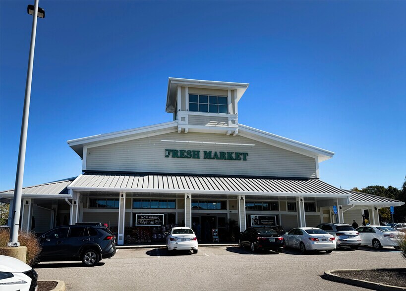 More Photos Of 215-421 Lincoln St, Hingham Unknown For Lease