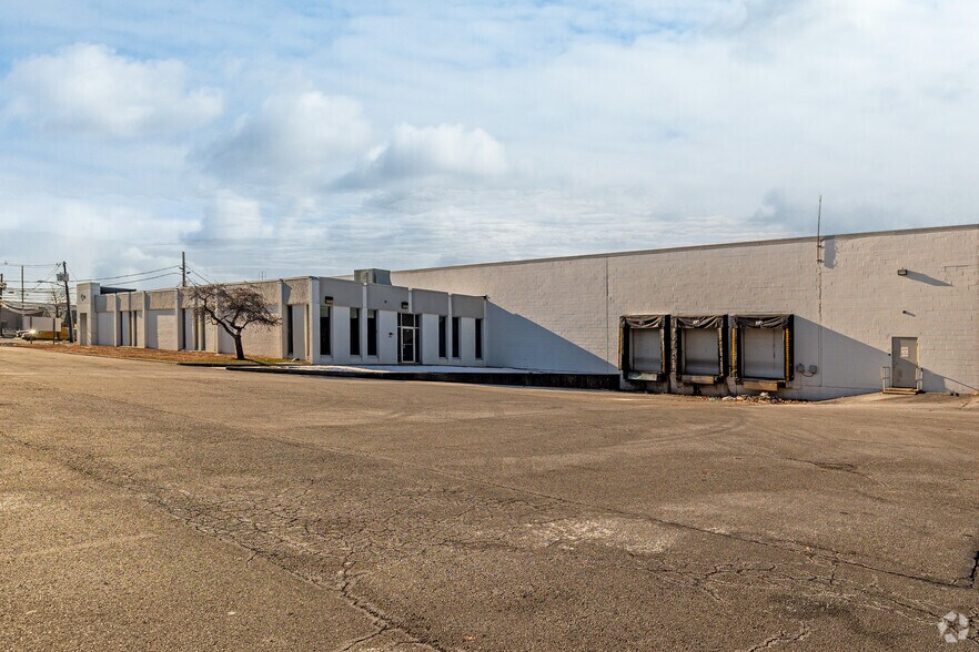 More Photos Of 525 Dell Rd, Carlstadt Unknown For Lease
