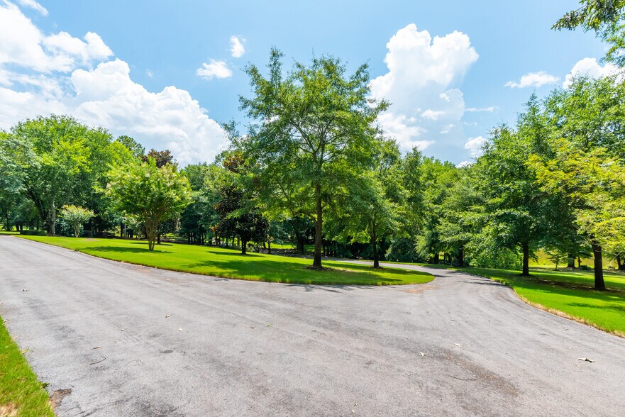 More Photos Of 565 Owens Gin Rd NE, Calhoun Lodge Meeting Hall For Sale