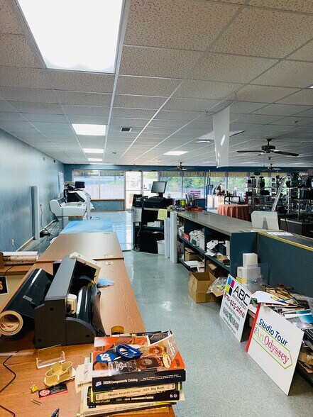 More Photos Of 721 Highway 5 N, Mountain Home Storefront For Sale