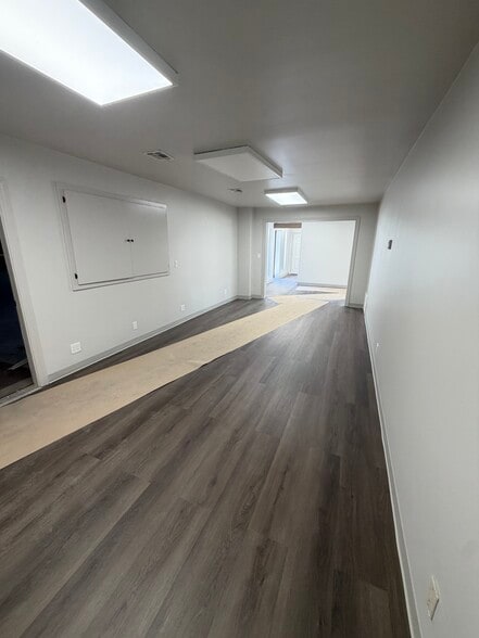 More Photos Of 10934 E 55th Pl, Tulsa Distribution For Lease