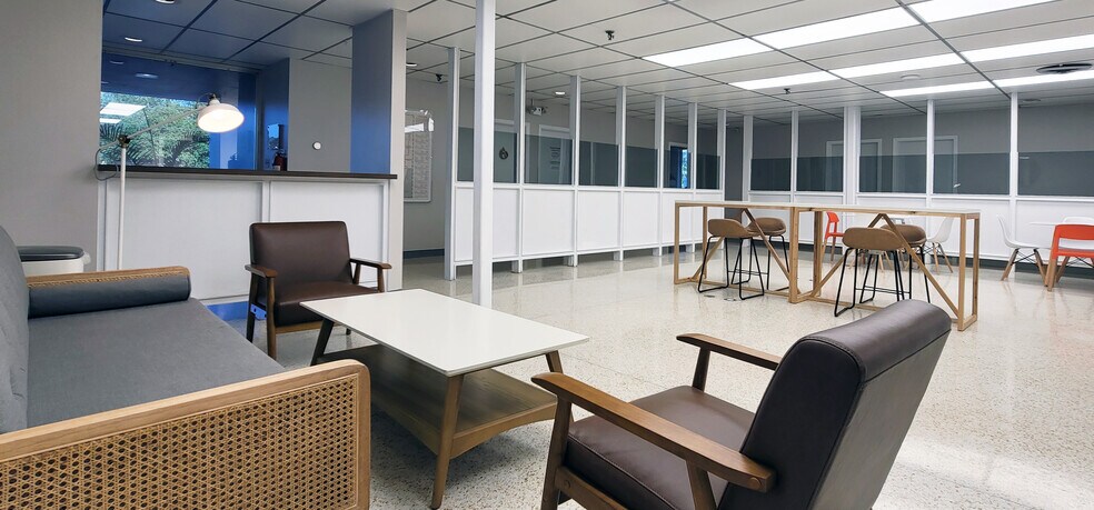 More Photos Of 6818-6824 S Manhattan Ave, Tampa Coworking Space