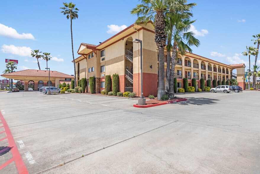 More Photos Of 1415 E Yosemite Ave, Manteca Hotel For Lease