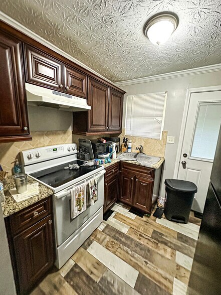 More Photos Of 208 SW Doane St, Atlanta Multifamily For Sale