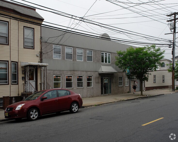 Primary Photo Of 201 Chestnut St, Newark Office For Lease
