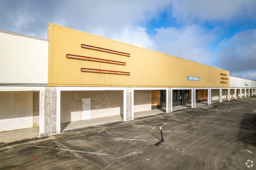 More Photos Of 3500 Avenue F, Bay City Storefront For Sale