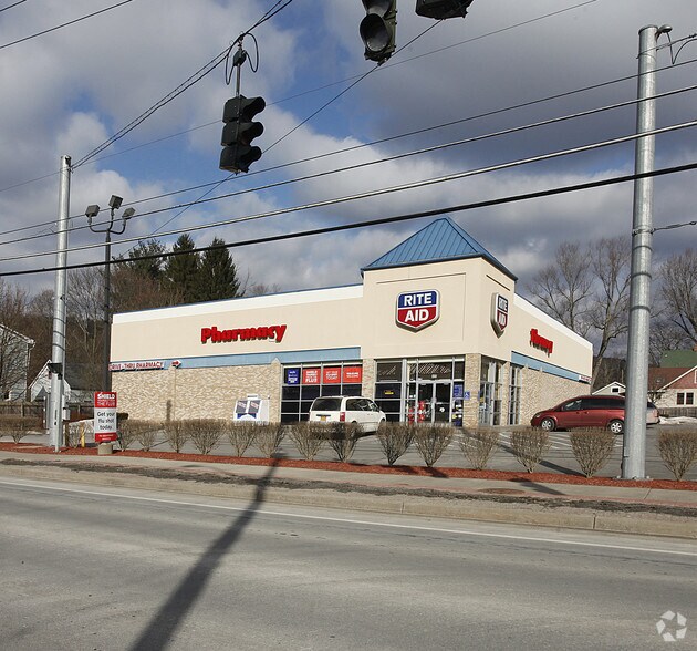 Primary Photo Of 400 Chestnut St, Oneonta Drugstore For Lease