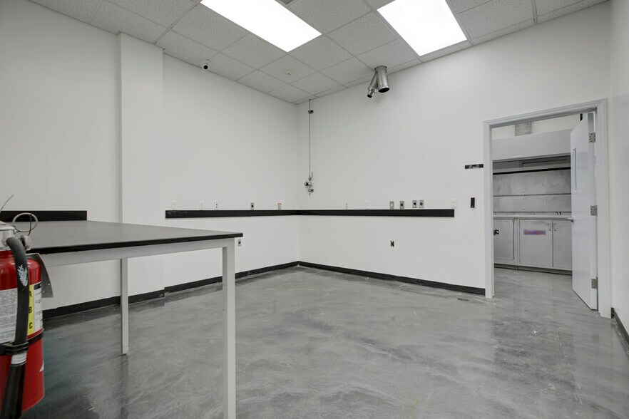 More Photos Of 18417 Bryant St, Northridge Service For Sale