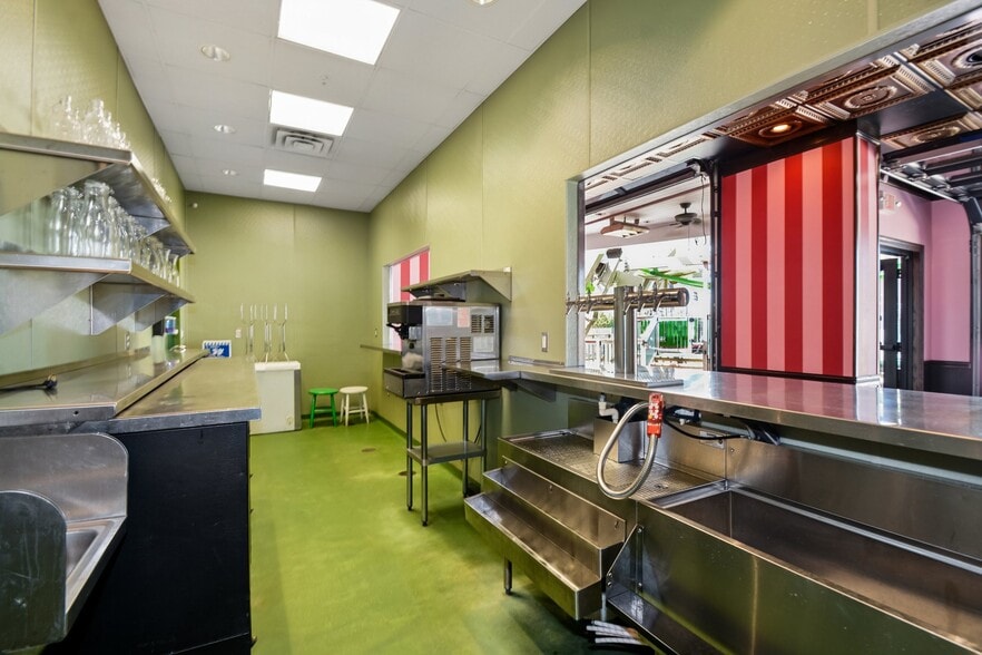 More Photos Of 2501 & 2519 Marshall St NE, Minneapolis Restaurant For Sale