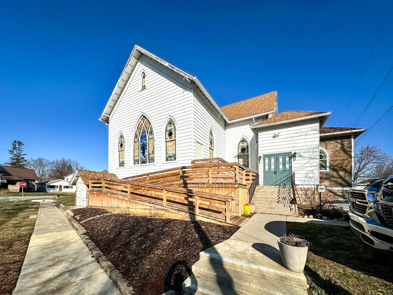 More Photos Of 316 N Main St, Churubusco Religious Facility For Sale