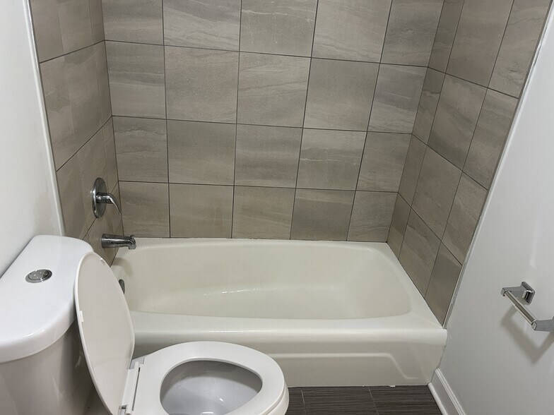 More Photos Of 6211 N Kenmore Ave, Chicago Apartments For Sale