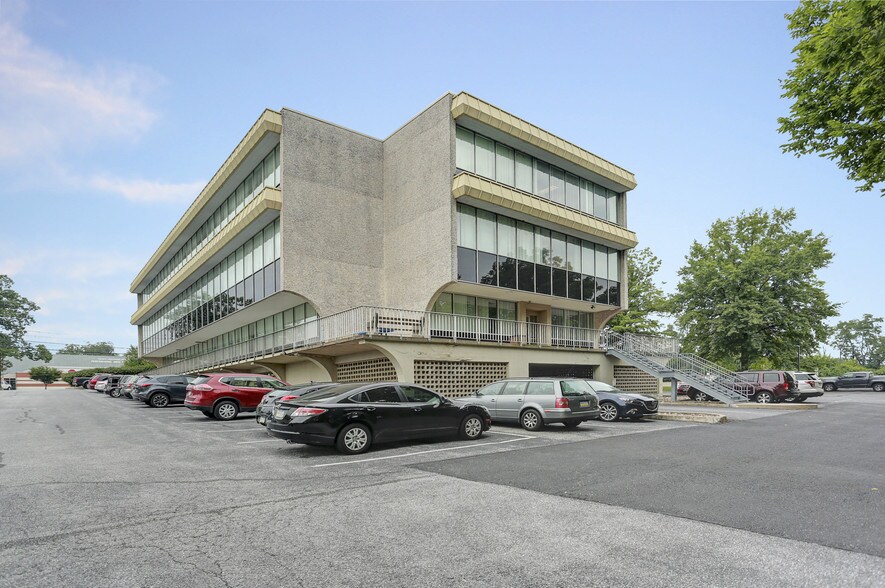 More Photos Of 355 N 21st St, Camp Hill Medical For Lease