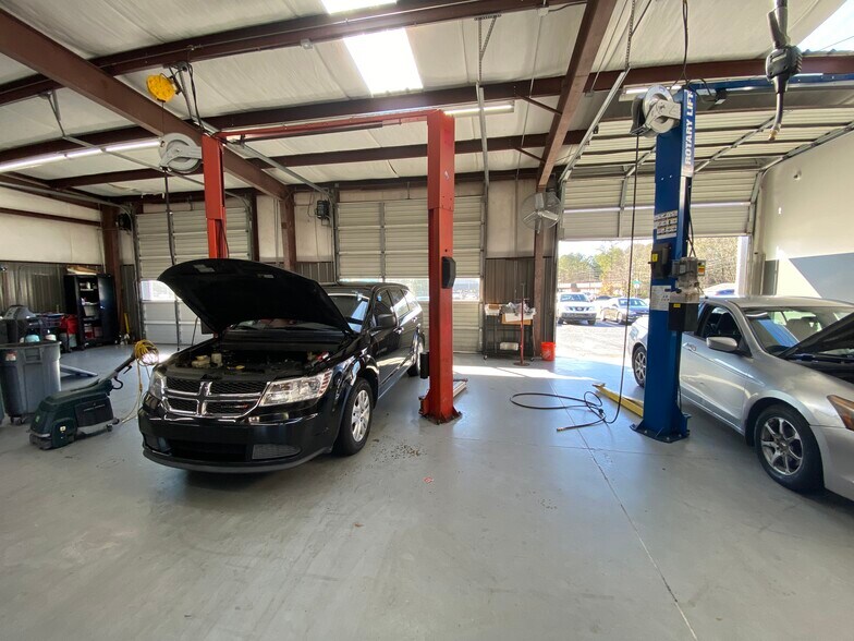 More Photos Of 686 Grayson Hwy, Lawrenceville Auto Repair For Lease