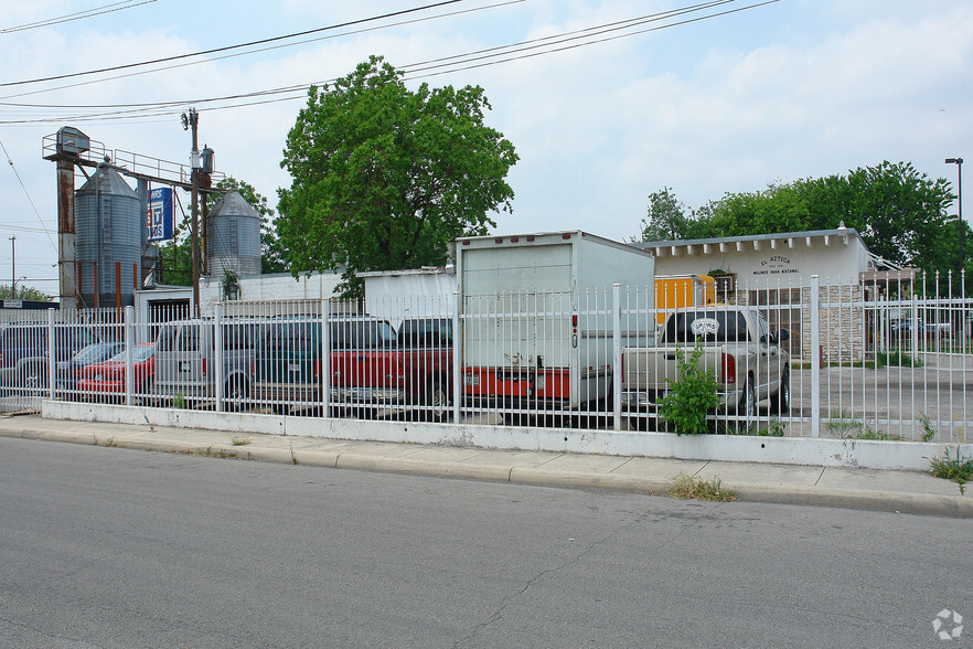 Primary Photo Of 623 S Leona St, San Antonio Manufacturing For Sale