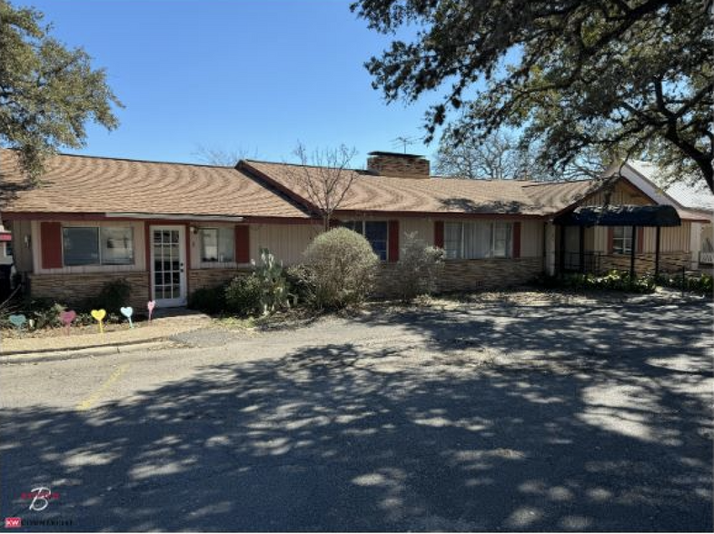 Primary Photo Of 725 N Main St, Boerne Storefront Retail Office For Sale