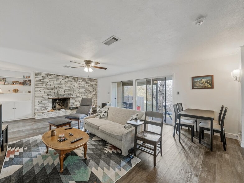 More Photos Of 2326 Hartford Rd, Austin Apartments For Sale