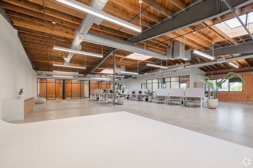 More Photos Of 12820 Panama St, Los Angeles Showroom For Lease