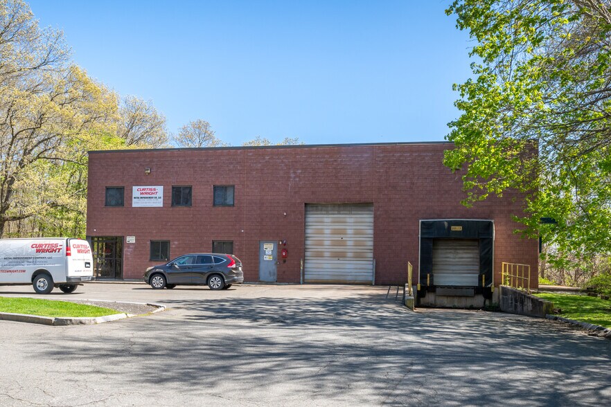 More Photos Of 1 Nablus Rd, Wakefield Distribution For Lease