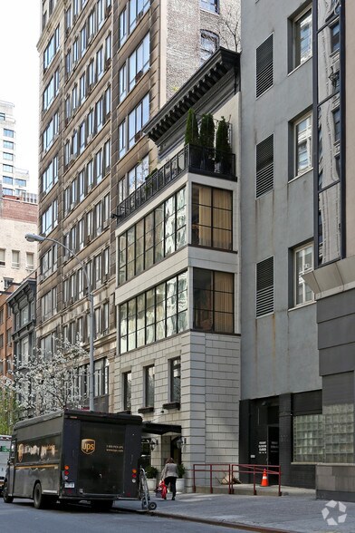 More Photos Of 10 E 22nd St, New York Apartments For Lease