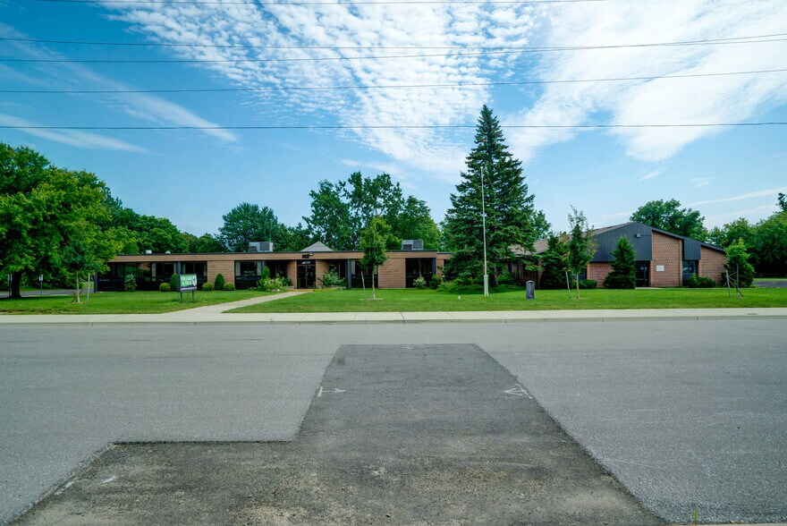 More Photos Of 1540 N Routledge Park, London Office For Lease