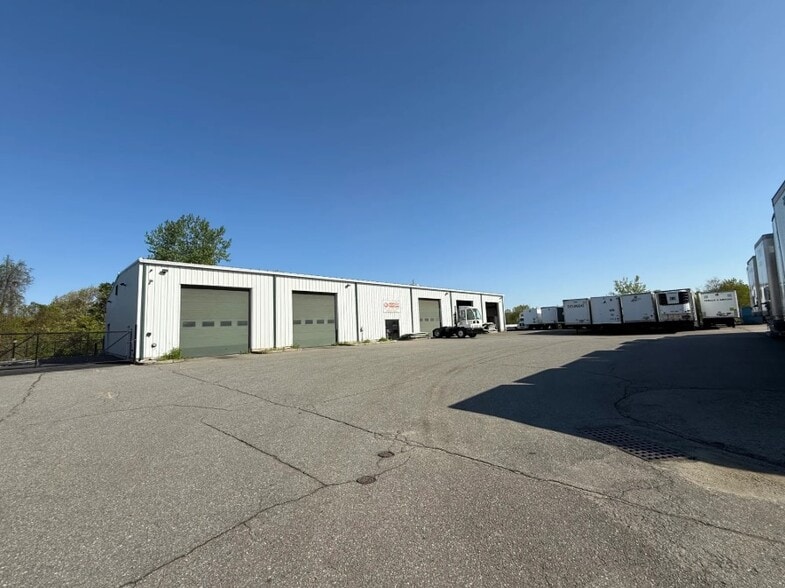 More Photos Of 442 Washington St, Auburn Service For Lease