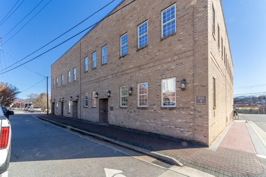 Primary Photo Of 9 Stewart St, Franklin Office For Sale