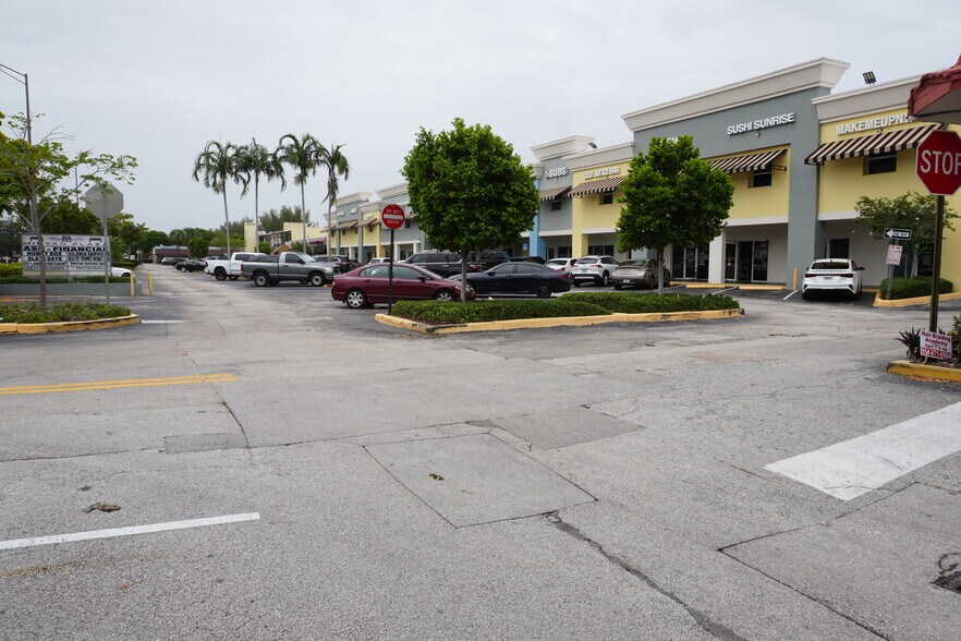 More Photos Of 2520-2650 N University Dr, Sunrise Unknown For Lease