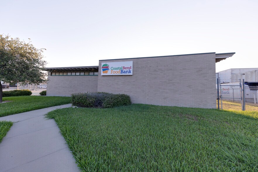 More Photos Of 826 Krill St, Corpus Christi Warehouse For Lease