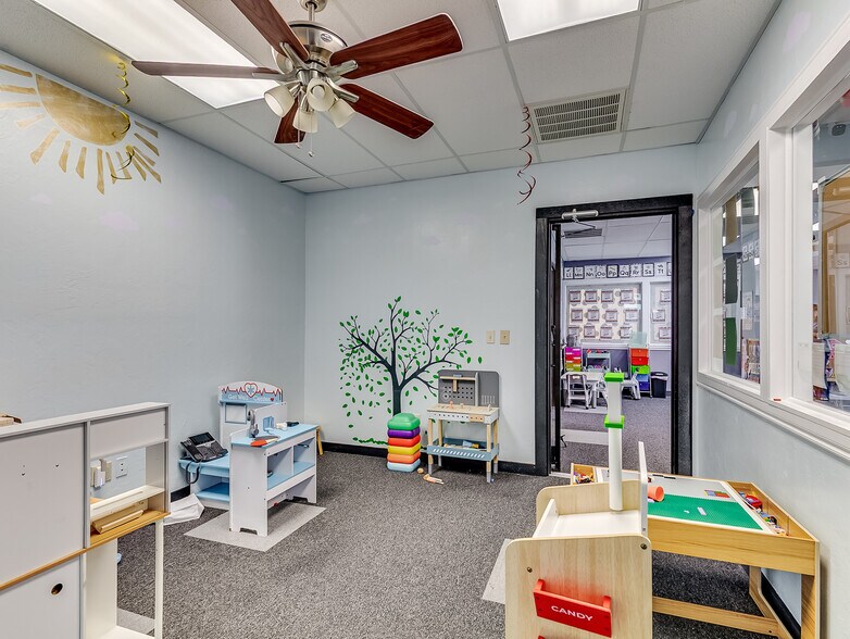 More Photos Of 17311 NE 23rd St, Choctaw Office For Sale