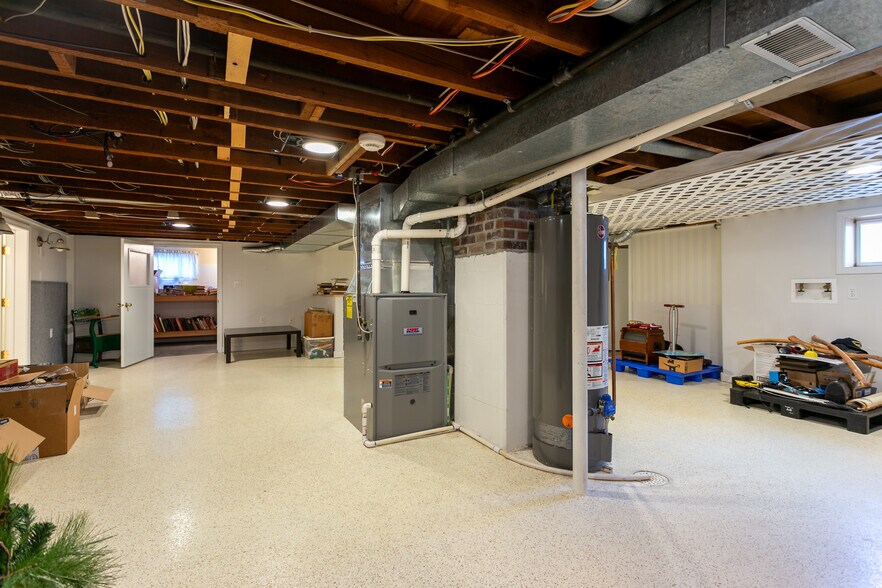 More Photos Of 313 1st Ave, Laurel Office For Sale