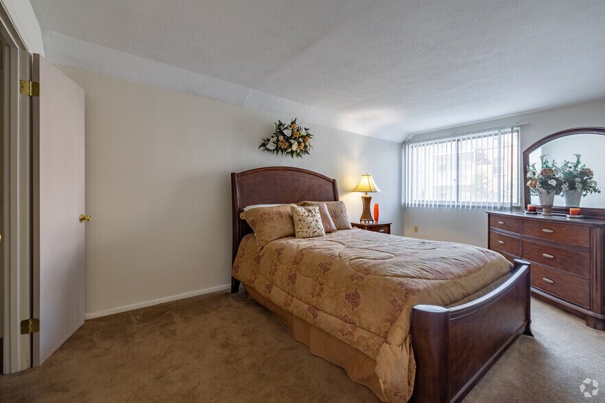 More Photos Of 30901 Lake Shore Blvd, Willowick Multifamily For Sale