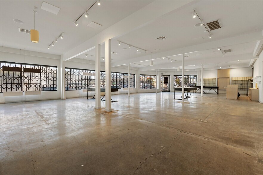 More Photos Of 2000 S La Cienega Blvd, Los Angeles Storefront For Lease
