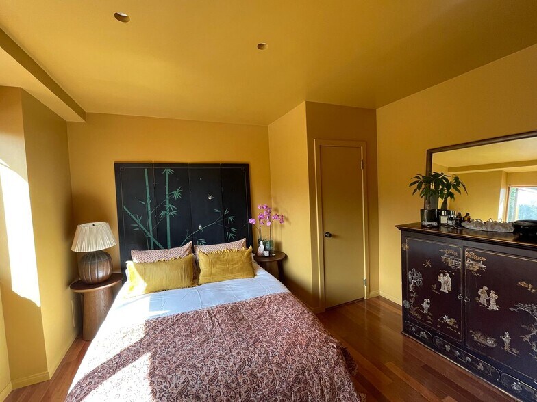 More Photos Of 1964 Vestal Ave, Los Angeles Office Residential For Sale