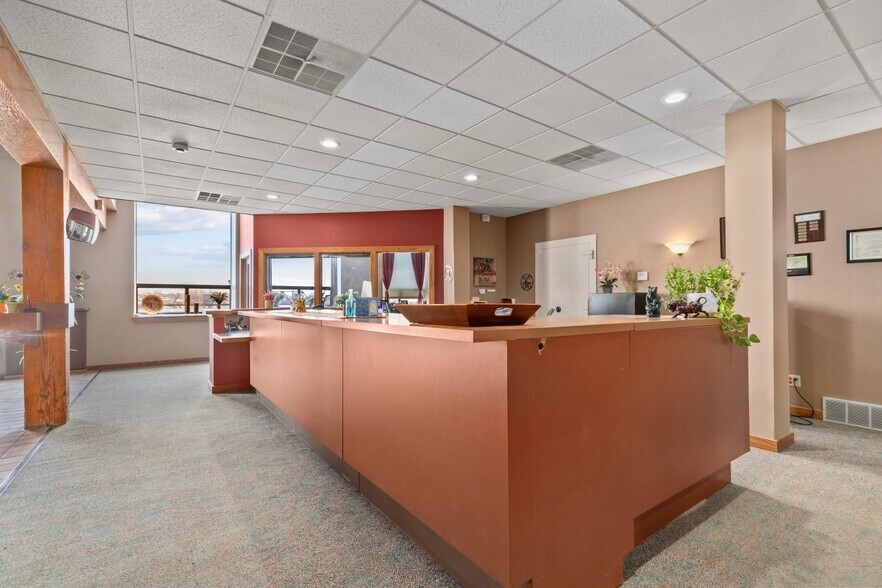 More Photos Of 600 S Main St, Oshkosh Office For Lease