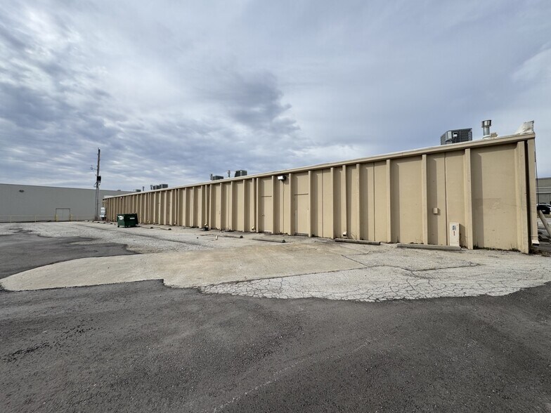 More Photos Of 514-528 NW 7 Hwy, Blue Springs Unknown For Lease