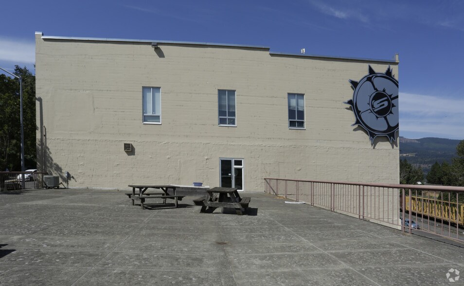 More Photos Of 616 Industrial St, Hood River Warehouse For Lease