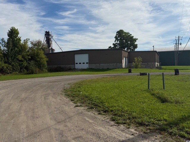 More Photos Of 352 County Center st, Lapeer Flex For Sale