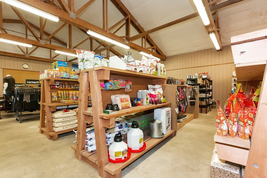More Photos Of 461 NE Old Belfair Hwy, Belfair Storefront Retail Office For Sale