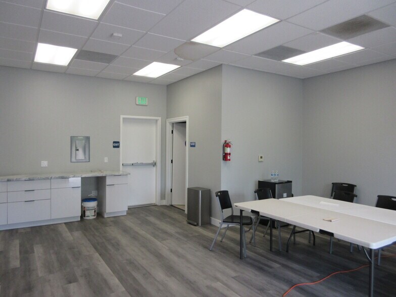 More Photos Of 5046 E Mono St, Fresno Office For Lease