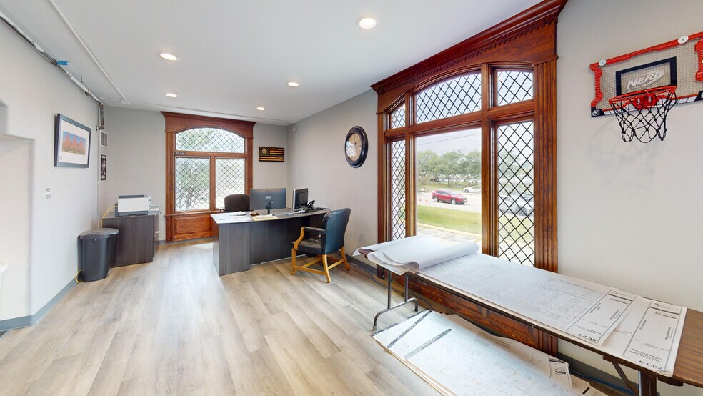 More Photos Of 111 S Lake St, Montgomery Service For Sale