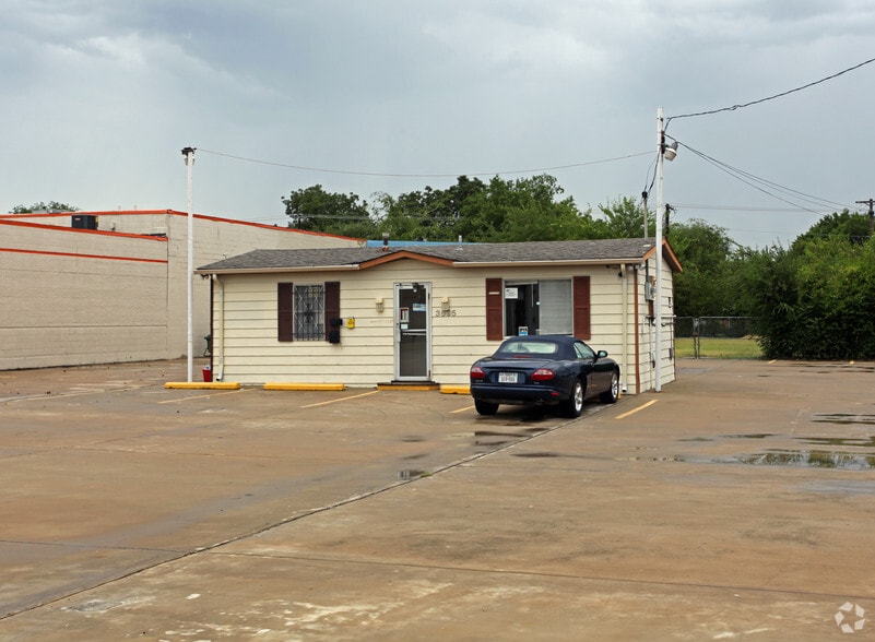 More Photos Of 3535 Forest Ln, Garland Auto Dealership For Sale