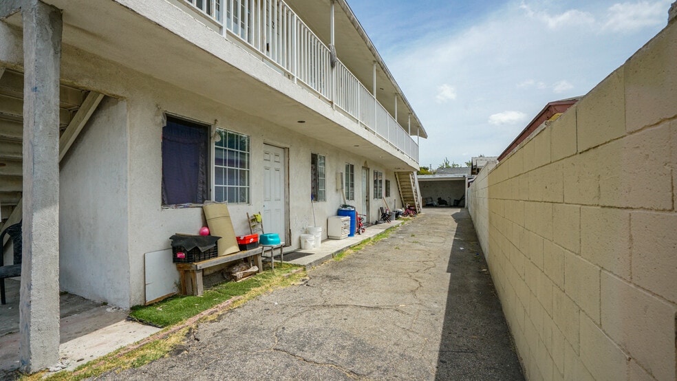 More Photos Of 6714 Parmelee Ave, Los Angeles Apartments For Sale
