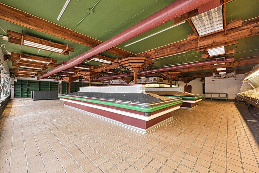 More Photos Of 80 E Main St, Huntington Freestanding For Sale