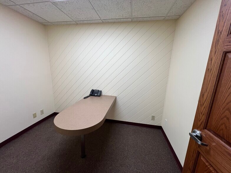 More Photos Of 7655 Five Mile Rd, Cincinnati Medical For Sale
