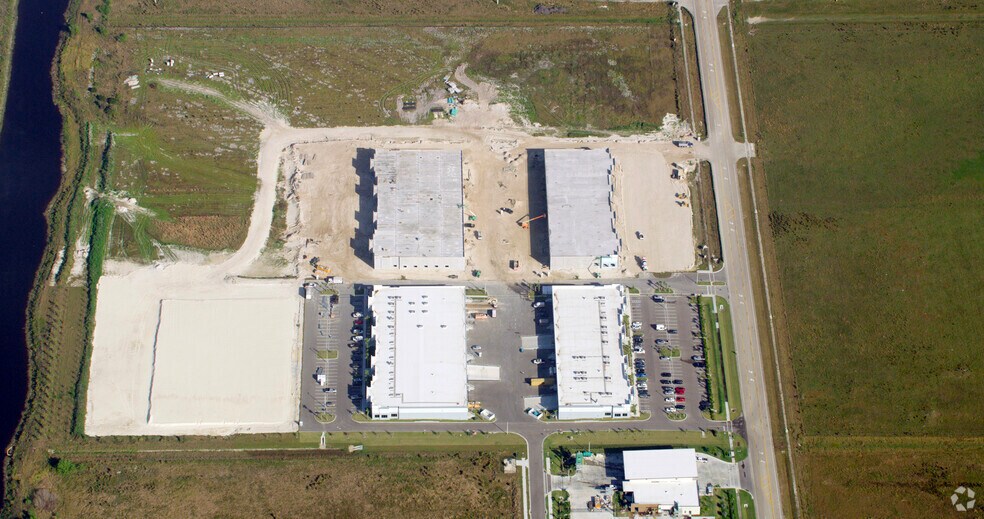 More Photos Of 16850 Oriole Rd, Fort Myers Warehouse For Lease