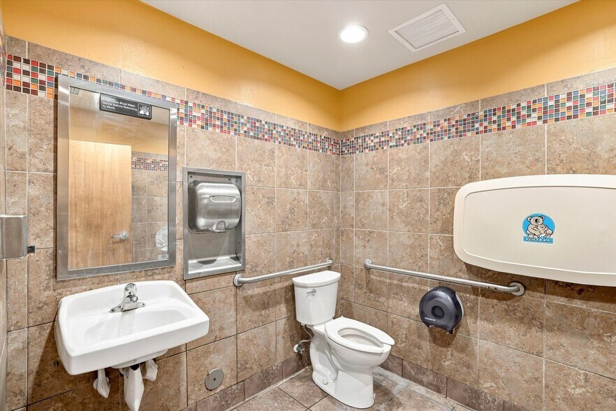 More Photos Of 2161 S Byron Butler Pky, Perry Fast Food For Lease