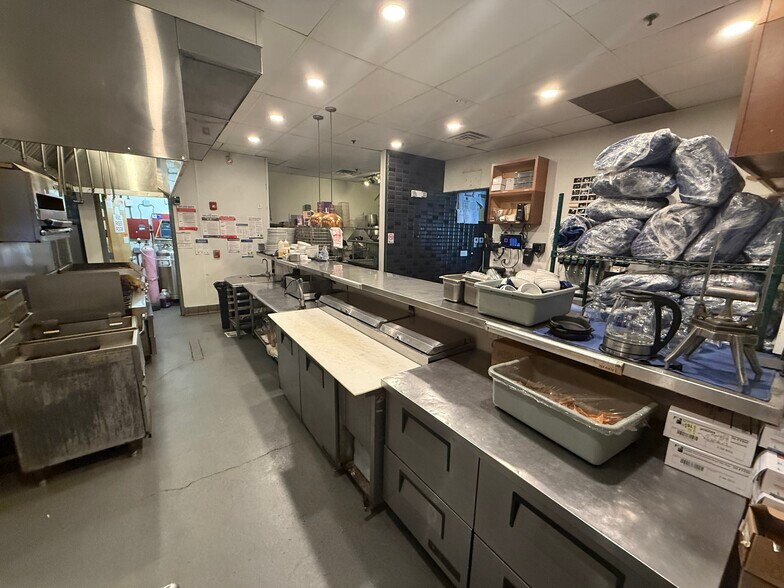 More Photos Of 4935 N Mesa St, El Paso Restaurant For Lease