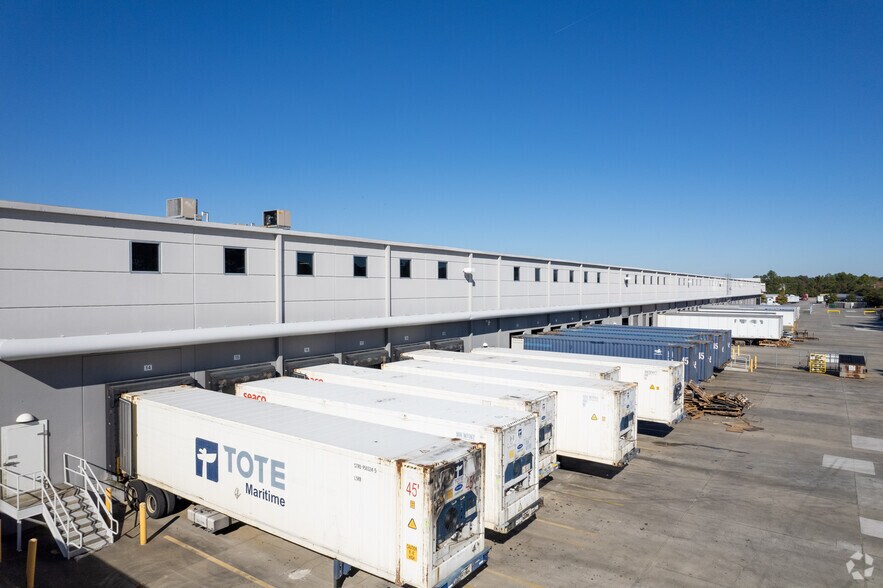 More Photos Of 2550 Cabot Commerce Dr, Jacksonville Distribution For Lease